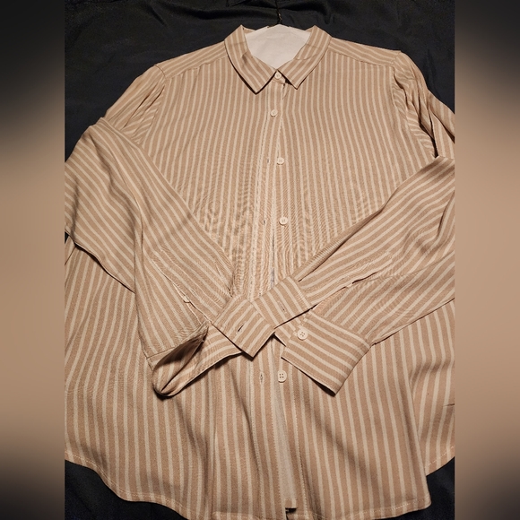 Brown and white button-up blouse - Picture 4 of 4
